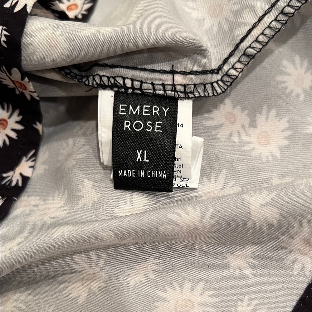 Chic Floral Sleeveless Blouse - Picture 2 of 3